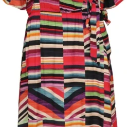 Promiss Halflange, Gestreepte Jurk In Viscose Met Valse Wikkelkraag 17 Promiss Halflange, Gestreepte Jurk In Viscose Met Valse Wikkelkraag -Pantalonix Verkoopwinkel 552x1200 1