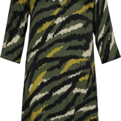 Promiss Korte, Satijnen Jurk Met Camouflageprint 18 Promiss Korte, Satijnen Jurk Met Camouflageprint -Pantalonix Verkoopwinkel 728x1200