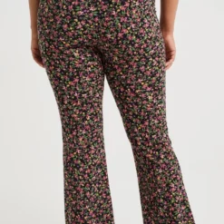 WE Fashion Dames Flared Legging Met Dessin - Curve -Pantalonix Verkoopwinkel 773x1200 2