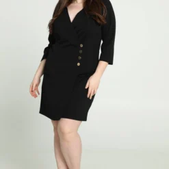 Promiss Halflange, Effen Jurk Met Valse Wikkelkraag En Decoratieve Knopen -Pantalonix Verkoopwinkel 799x1200 100