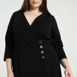 Promiss Halflange, Effen Jurk Met Valse Wikkelkraag En Decoratieve Knopen -Pantalonix Verkoopwinkel 799x1200 103