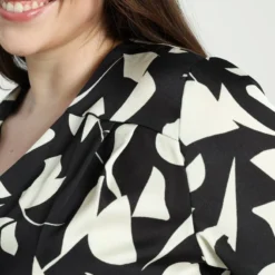 Promiss Halflange Jurk Met Grafisch Motief, Valse Wikkelkraag En Riem -Pantalonix Verkoopwinkel 799x1200 112