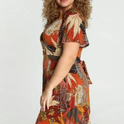 Paprika Lange Wikkeljurk Met Hawai Print 23 Paprika Lange Wikkeljurk Met Hawai Print -Pantalonix Verkoopwinkel 799x1200 119