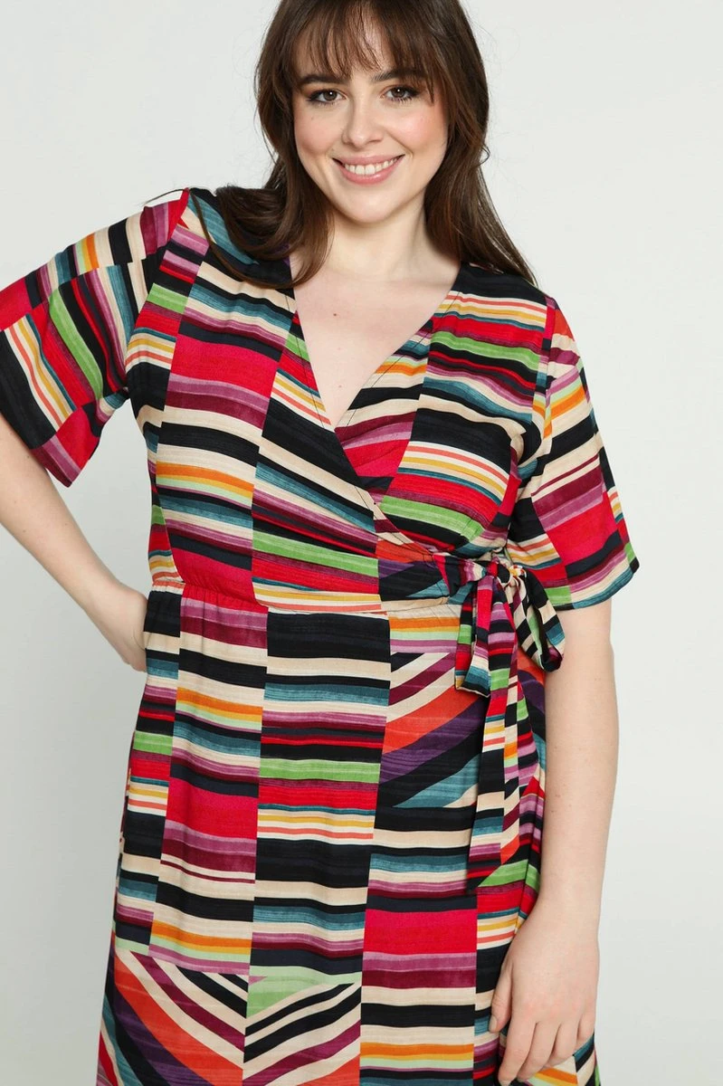 Promiss Halflange, Gestreepte Jurk In Viscose Met Valse Wikkelkraag 9 Promiss Halflange, Gestreepte Jurk In Viscose Met Valse Wikkelkraag - Afbeelding 7