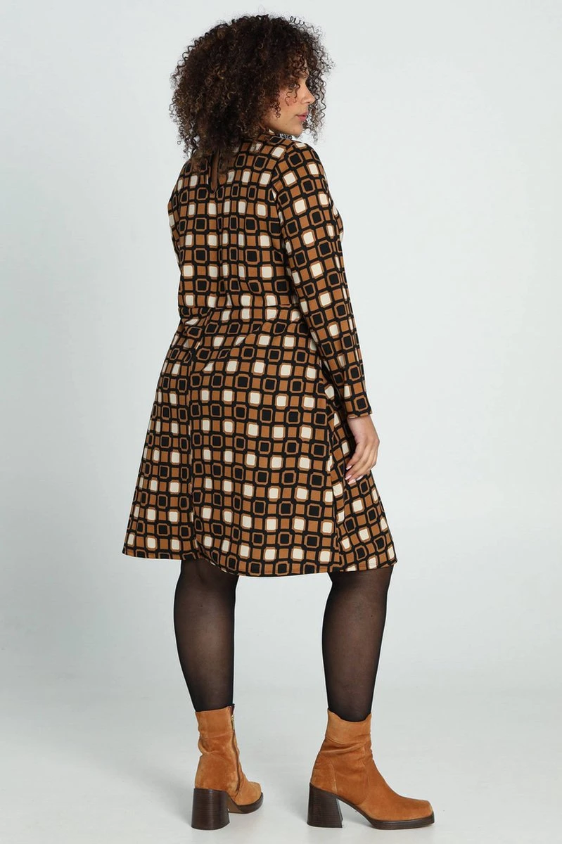 Paprika Korte Jurk In Crêpe Met Grafisch Motief 5 Paprika Korte Jurk In Crêpe Met Grafisch Motief - Afbeelding 3