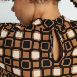 Paprika Korte Jurk In Crêpe Met Grafisch Motief 21 Paprika Korte Jurk In Crêpe Met Grafisch Motief -Pantalonix Verkoopwinkel 799x1200 196