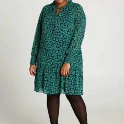 Paprika Korte Jurk Met Bloemetjesmotief -Pantalonix Verkoopwinkel 799x1200 225