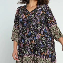 Paprika Korte Volantjurk In Viscose Met Bloemenmotief