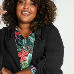 Paprika Lange, Lichte Trenchcoat Met Kap En Knopen 19 Paprika Lange, Lichte Trenchcoat Met Kap En Knopen -Pantalonix Verkoopwinkel 799x1200 246