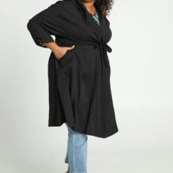 Paprika Lange, Lichte Trenchcoat Met Kap En Knopen 20 Paprika Lange, Lichte Trenchcoat Met Kap En Knopen -Pantalonix Verkoopwinkel 799x1200 247