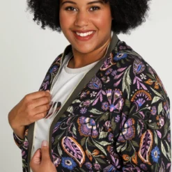 Paprika Korte, Gebloemde Bomberjack Met Lurex 18 Paprika Korte, Gebloemde Bomberjack Met Lurex -Pantalonix Verkoopwinkel 799x1200 282