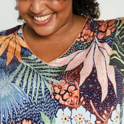 Paprika T-shirt Met Hawai Print En Vlindermouwen -Pantalonix Verkoopwinkel 799x1200 299