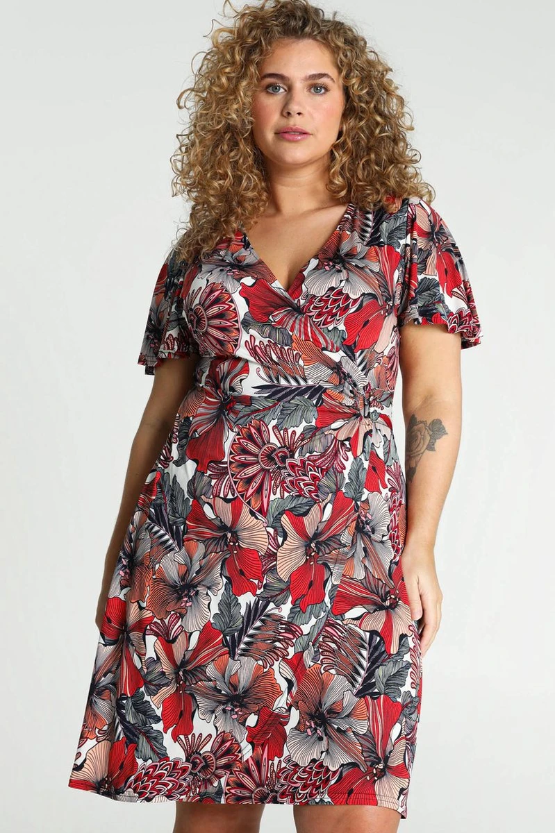 Paprika Korte, Koud Gebreide Wikkeljurk Met Bloemenmotief En Vlindermouwen 3 Paprika Korte, Koud Gebreide Wikkeljurk Met Bloemenmotief En Vlindermouwen