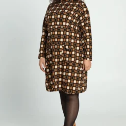 Paprika Korte Jurk In Crêpe Met Grafisch Motief -Pantalonix Verkoopwinkel 799x1200 63