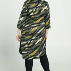 Promiss Korte, Satijnen Jurk Met Camouflageprint 13 Promiss Korte, Satijnen Jurk Met Camouflageprint -Pantalonix Verkoopwinkel 799x1200 68