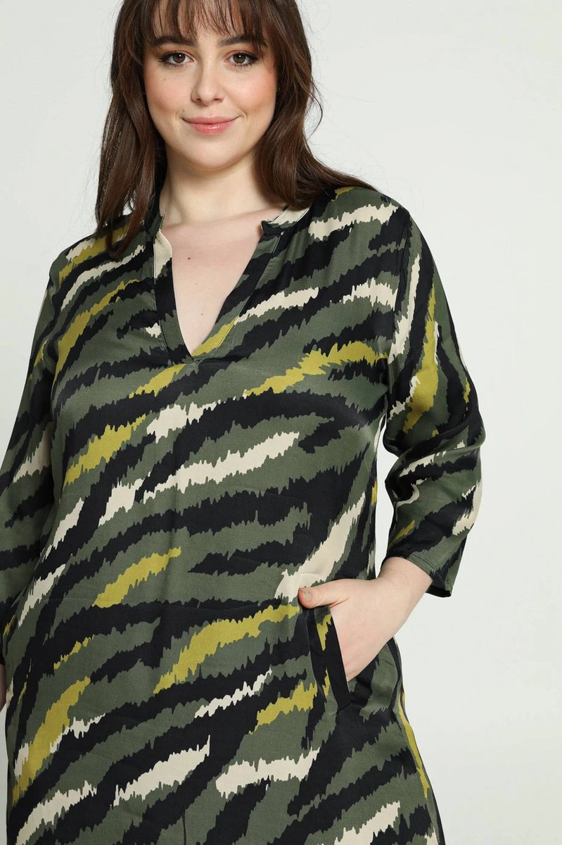 Promiss Korte, Satijnen Jurk Met Camouflageprint 8 Promiss Korte, Satijnen Jurk Met Camouflageprint - Afbeelding 6