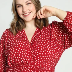 Paprika Korte Wikkeljurk Met Hartjesmotief En Smokwerk Op De Taille -Pantalonix Verkoopwinkel 799x1200 92