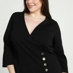 Promiss Halflange, Effen Jurk Met Valse Wikkelkraag En Decoratieve Knopen -Pantalonix Verkoopwinkel 800x1200 48