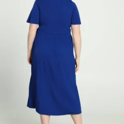 Promiss Lange, Effen Plisséjurk Met Valse Wikkelkraag -Pantalonix Verkoopwinkel 801x1200 1