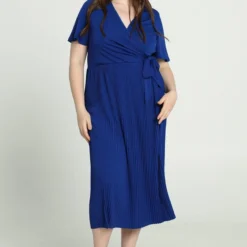 Promiss Lange, Effen Plisséjurk Met Valse Wikkelkraag -Pantalonix Verkoopwinkel 802x1200 3