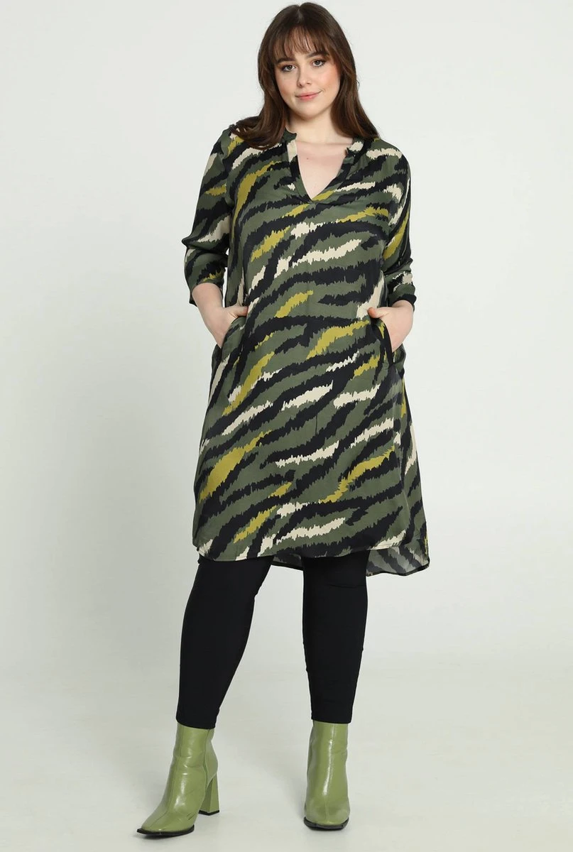 Promiss Korte, Satijnen Jurk Met Camouflageprint 7 Promiss Korte, Satijnen Jurk Met Camouflageprint - Afbeelding 5