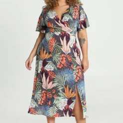 Paprika Lange Wikkeljurk Met Hawai Print -Pantalonix Verkoopwinkel 815x1200 3