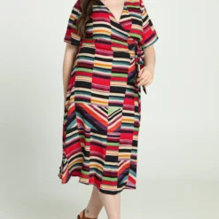 Promiss Halflange, Gestreepte Jurk In Viscose Met Valse Wikkelkraag 20 Promiss Halflange, Gestreepte Jurk In Viscose Met Valse Wikkelkraag -Pantalonix Verkoopwinkel 816x1200 4