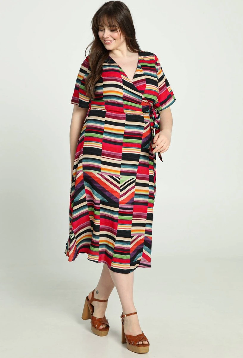 Promiss Halflange, Gestreepte Jurk In Viscose Met Valse Wikkelkraag 11 Promiss Halflange, Gestreepte Jurk In Viscose Met Valse Wikkelkraag - Afbeelding 9