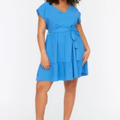 Trendyol Vrouwen Dik Geschorst V-hals A-lijn Plus Size Jurk