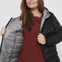 ONLY CARMAKOMA CARTAHOE HOOD JACKET OTW NOOS Dames Jas - Maat M-46/48 18 ONLY CARMAKOMA CARTAHOE HOOD JACKET OTW NOOS Dames Jas - Maat M-46/48 -Pantalonix Verkoopwinkel 827x1200