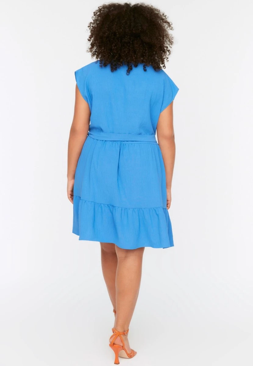 Trendyol Vrouwen Dik Geschorst V-hals A-lijn Plus Size Jurk 8 Trendyol Vrouwen Dik Geschorst V-hals A-lijn Plus Size Jurk - Afbeelding 6