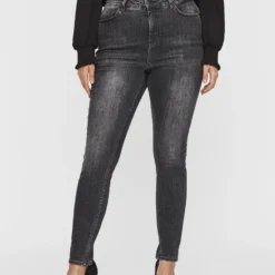 VERO MODA VMLORA HW SS BL WASH JEANS- K CUR NOOS Dames Jeans - Maat 50 17 VERO MODA VMLORA HW SS BL WASH JEANS- K CUR NOOS Dames Jeans - Maat 50 -Pantalonix Verkoopwinkel 899x1200 18